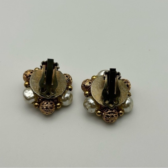Vintage Round Faux Pearl and Gold Tone Textured Beaded Clip On Earrings - Picture 5 of 5